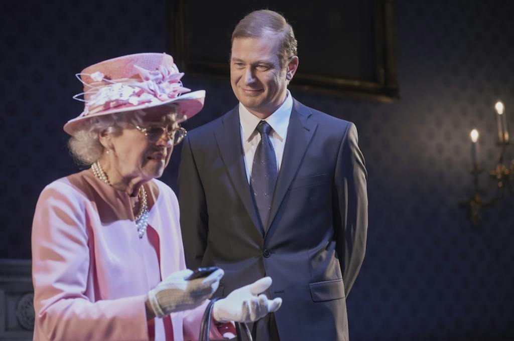 Drama | The Audience: Iva Janžurová (Queen Elisabeth II.), Martin Pechlát (David Cameron) – photo: Martin Špelda