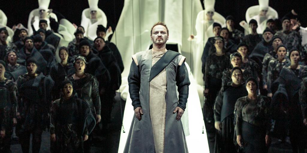 Opera ND I Turandot: Michal Lehotský (Kalaf), Sbor Národního divadla – foto: Patrik Borecký