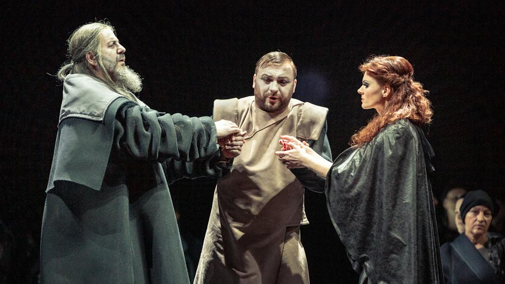 Opera ND I Turandot: František Zahradníček (Timur), Sergej Poljakov (Kalaf), Marie Fajtová (Liu) – foto: Patrik Borecký