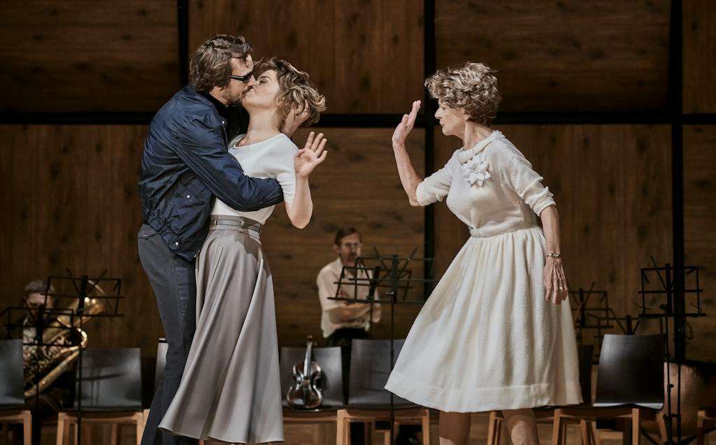 Činohra | Maryša: Matyáš Řezníček (Francek), Pavla Beretová (Maryša), Taťjana Medvecká (Lízalka) – foto: Martin Špelda