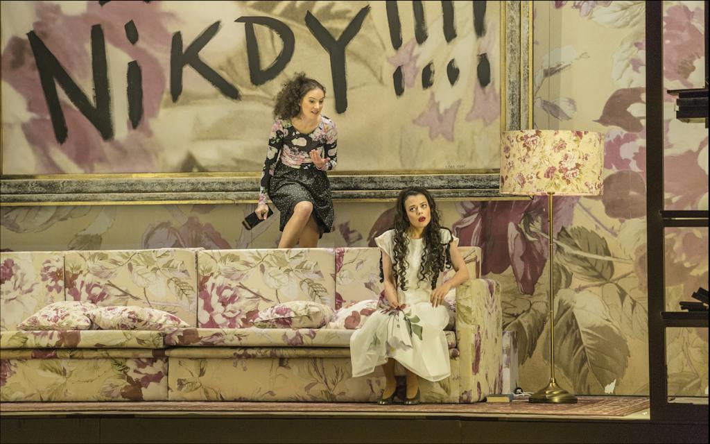 Pýcha a předsudek | Magdaléna Borová, Jana Stryková  - foto: Patrik Borecký