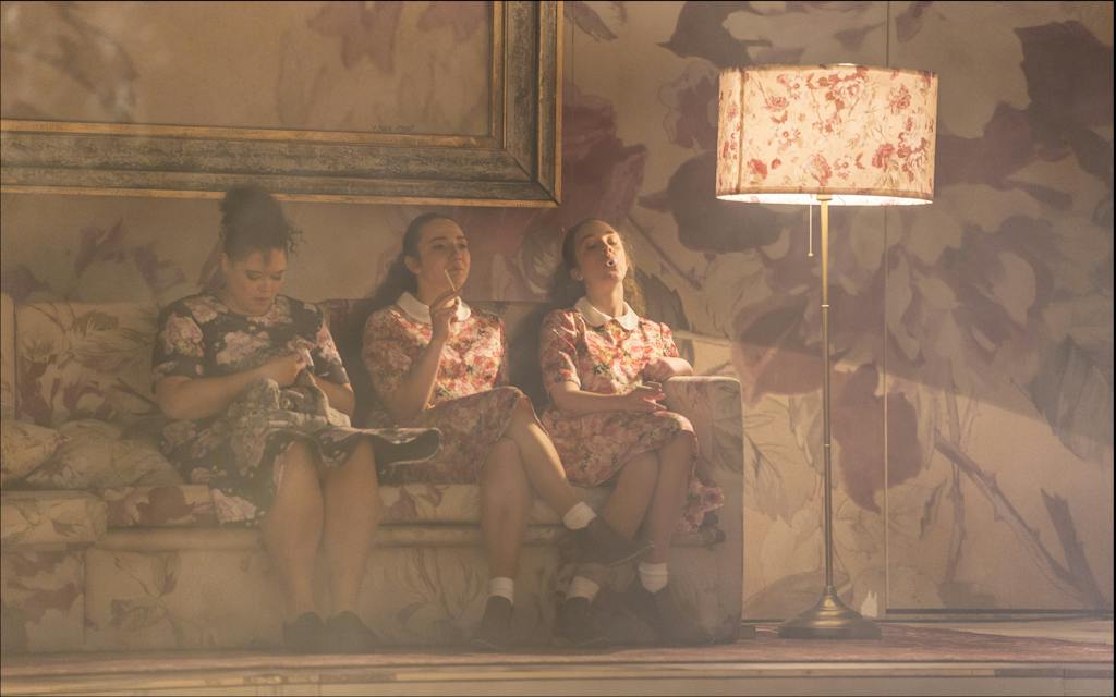 Drama | Pride and Prejudice: Lucie Valenová (Mary), Jindřiška Dudziaková (Lydia), Denisa Barešová (Kitty) – photo: Patrik Borecký