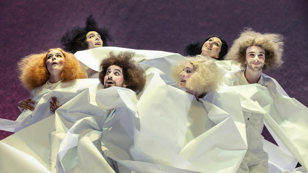  Laterna magika – Zázrak (s)tvoření – Z. Herényiová, P. Čermák, J. Panský, P. Červíčková, T. Kučerová, A. Sadirov (foto Patrik Borecký)