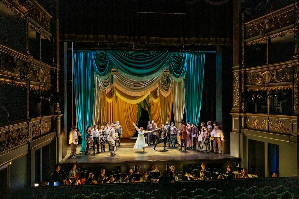 Opera ND | Don Giovanni: Sólisté a sbor Národního divadla - foto: Jan Pohribný