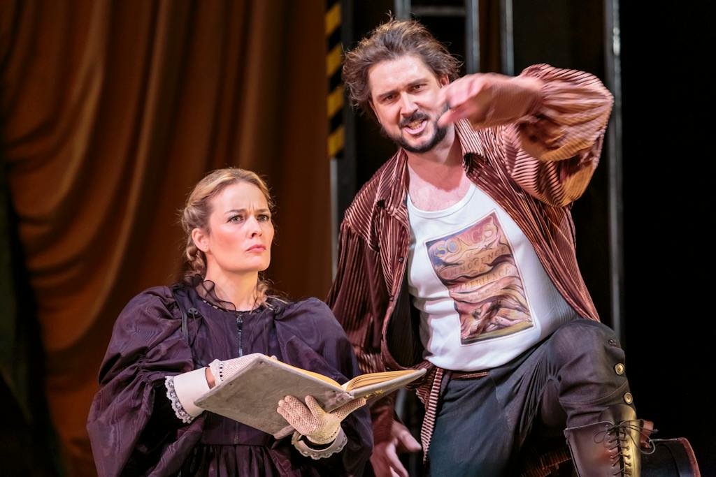 Opera ND | Don Giovanni: Donna Elvira a Leporello (A. Poláčková a  M. Horák ) - foto: Jan Pohribný