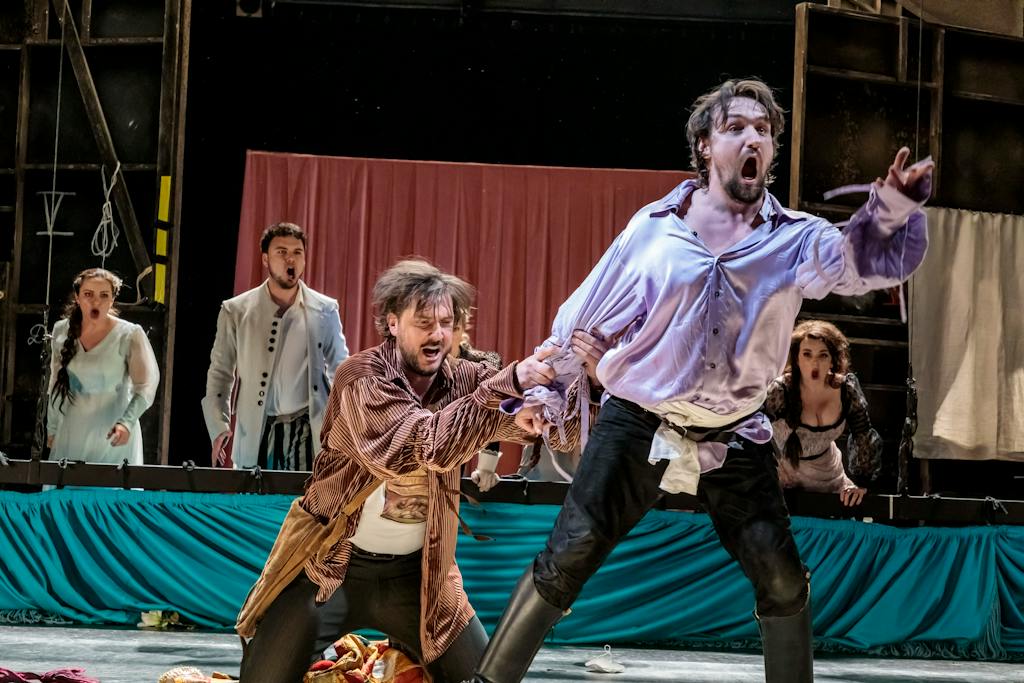 Opera ND | Don Giovanni: Leporello a Don Giovanni (M. Horák a P. Kubáň) - foto: Jan Pohribný