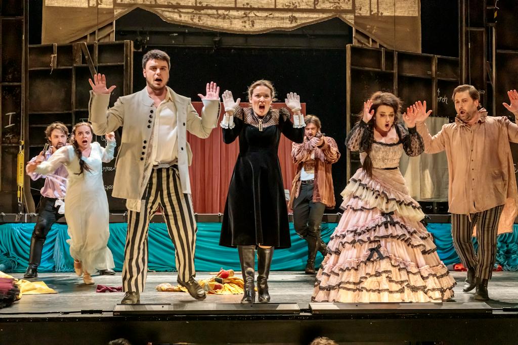 Opera ND | Don Giovanni: Masetto, Donna Elvira, Donna Anna a Don Ottavio (L. Bařák, A. Poláčková, J. Sibera a R. Samek) - foto: Jan Pohribný