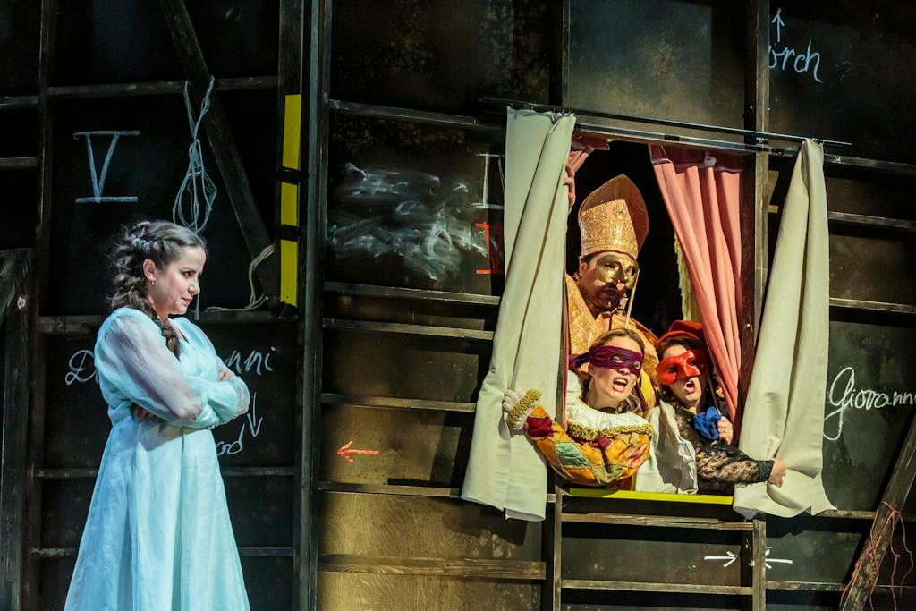 Opera ND | Don Giovanni: Zerlina (L. Máčiková) - foto: Jan Pohribný