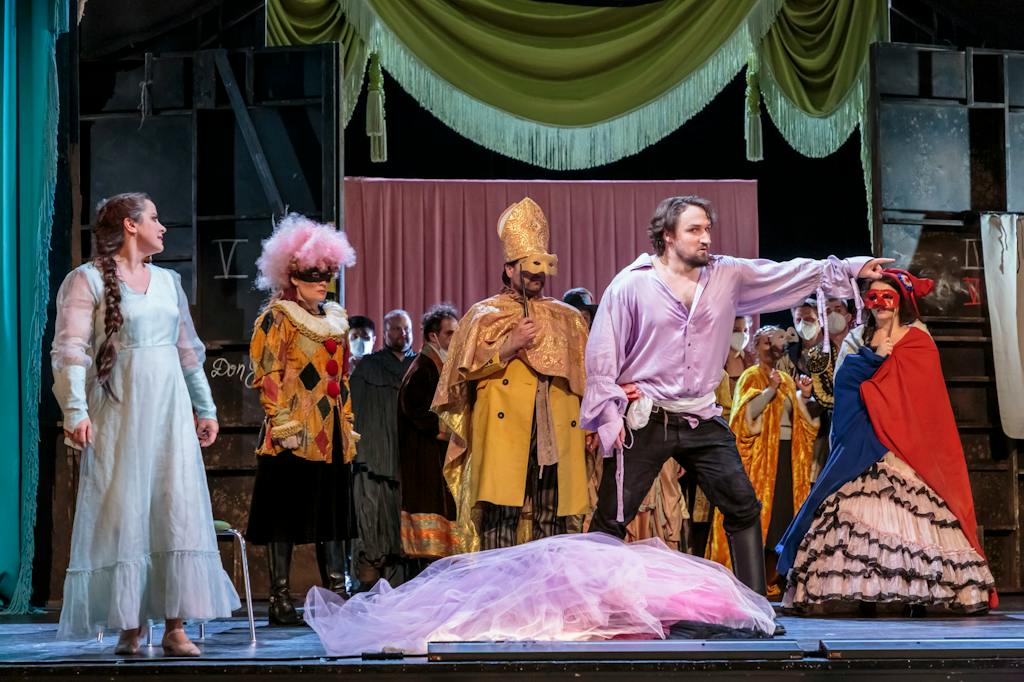 Opera ND | Don Giovanni: Zerlina, Donna Elvira, Don Ottavio, Don Giovanni a Donna Anna (L. Máčiková, A. Poláčková, R. Samek, P. Kubáň a J. Sibera) - foto: Jan Pohribný