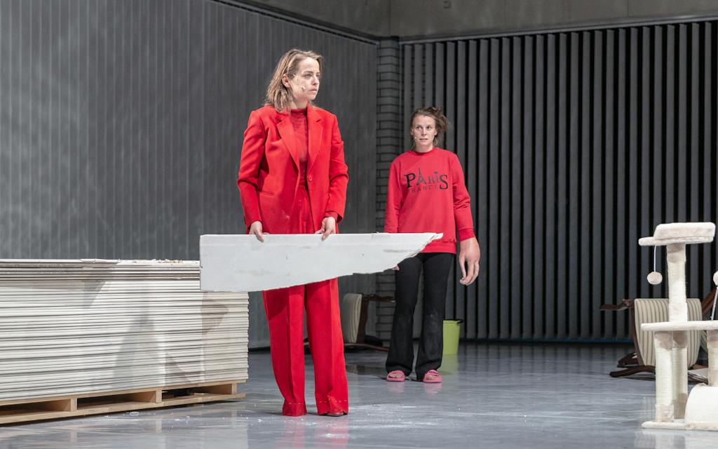 Vassa Zheleznova – Pavla Beretová, Veronika Lazorčáková (photo: Patrik Borecký)