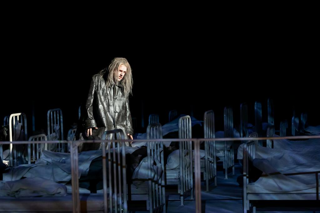 Státní opera | Bludný Holanďan: HOLANĎAN (Joachim Goltz) – foto: Zdeněk Sokol