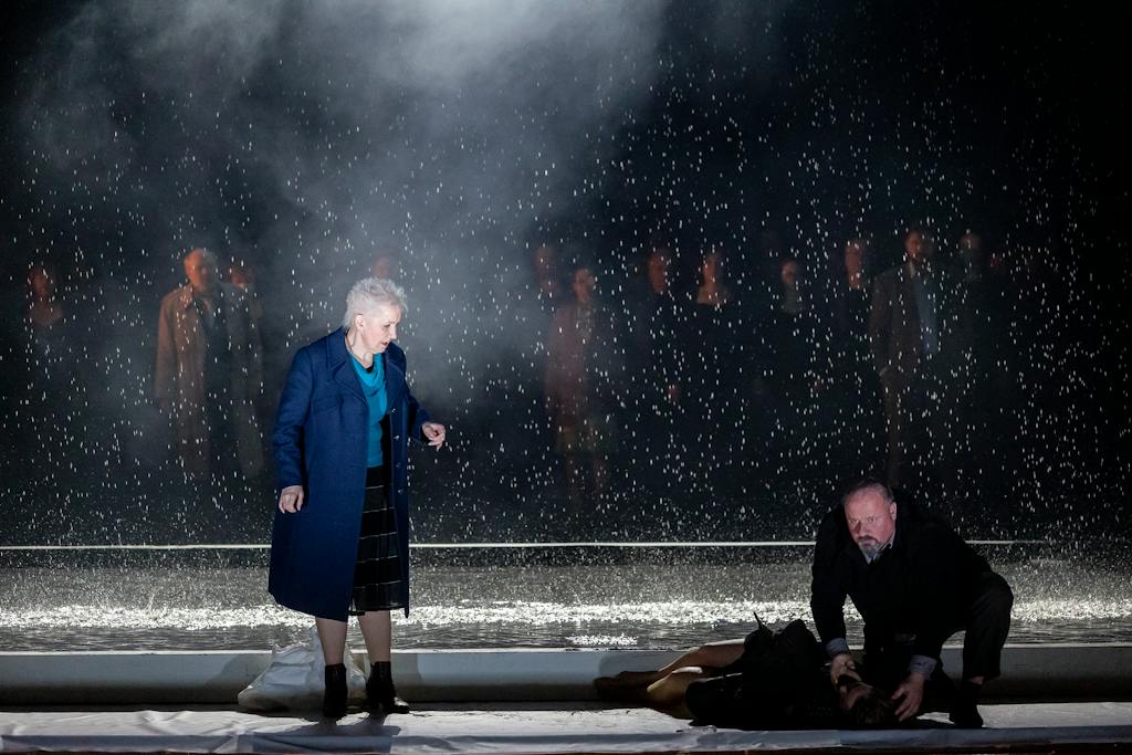 NT Opera I Katya Kabanova: Eva Urbanová (Marfa Ignatěvna Kabanová), Alžběta Poláčková (Káťa), Jaroslav Březina (Tichon Ivanyč Kabanov) – photo: Zdeněk Sokol
