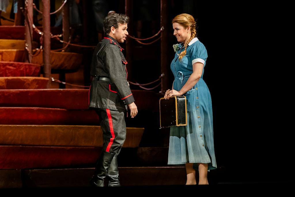 Opera ND I Carmen: Kateřina Kněžíková (Micaela), Luis Gomes (Don Jose) – foto: Zdeněk Sokol