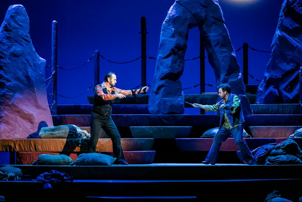 Opera ND I Carmen: Łukasz Golinski (Escamillio), Luis Gomes (Don Jose) – foto: Zdeněk Sokol