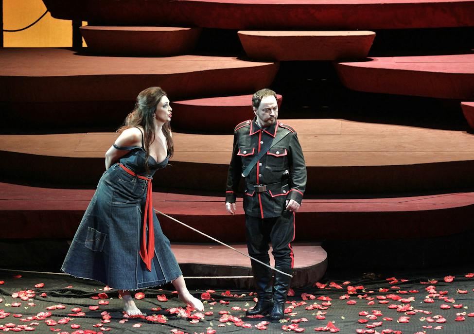 Opera ND I Carmen: Ester Pavlů (Carmen), Michal Lehotský (Don Jose) – foto: Hana Smejkalová
