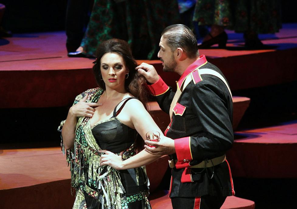 Opera ND I Carmen: Ester Pavlů (Carmen), Miloš Horák (Zuniga) – foto: Hana Smejkalová