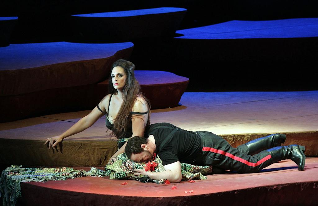 Opera ND I Carmen: Ester Pavlů (Carmen), Michal Lehotský (Don Jose) – foto: Hana Smejkalová