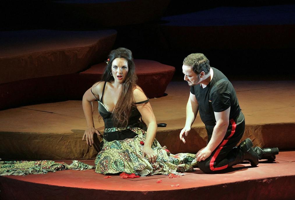 Opera ND I Carmen: Ester Pavlů (Carmen), Michal Lehotský (Don Jose) – foto: Hana Smejkalová