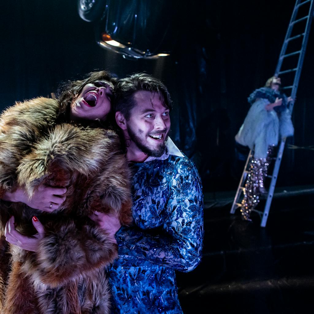 State Opera I Flammen: Victoria Khoroshunova (Donna Anna / Nun / Woman), Denys Pivnickij (Don Juan), Vít Šantora (Pulcinella) – photo: Zdeněk Sokol