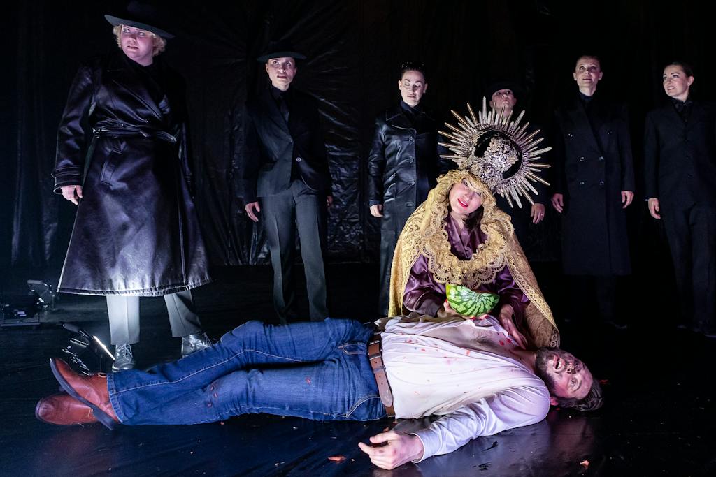 State Opera I Flammen: Tamara Morozová (Shadow), Magdaléna Hebousse (Shadow), Kateřina Jalovcová (Shadow), Victoria Khoroshunova (Donna Anna / Nun / Woman), Yukiko Kinjo (Shadow), Denys Pivnickij (Don Juan), Stanislava Jirků (Shadow), Veronika Hajnová (Shadow) – photo: Zdeněk Sokol