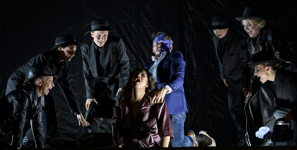 State Opera I Flammen: Kateřina Jalovcová (Shadow), Veronika Hajnová (Shadow), Stanislava Jirků (Shadow), Victoria Khoroshunova (Donna Anna / Nun / Woman), Denys Pivnickij (Don Juan), Yukiko Kinjo (Shadow), Tamara Morozová (Shadow), Magdalena Heboussová (Shadow) – photo: Serghei Gherciu