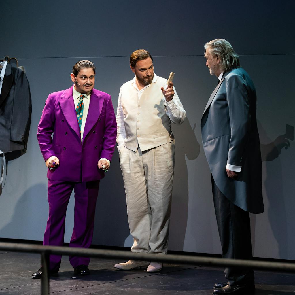 Státní opera I Ples v hotelu Savoy: Tomáš Kořínek (Mustafa Bej), Jiří Hájek (Marquis Aristide de Faublas), Vladimír Kratina (Archibald) – foto: Zdeněk Sokol