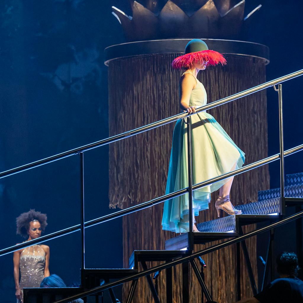 Státní opera I Ples v hotelu Savoy: Linda Caridad Fernandez Saez (Tangolita), Doubravka Součková (Madeleine de Faublas) – foto: Zdeněk Sokol