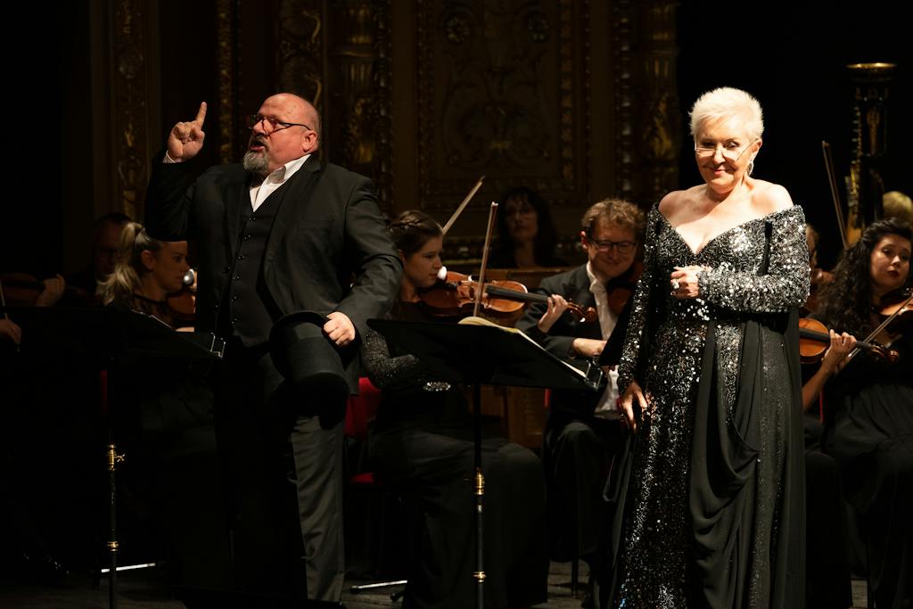 Opera ND I Leoš Janáček: Věc Makropulos: Jaroslav Březina (Hauk-Šendorf), Eva Urbanová (Emilia Marty), Orchestr Národního divadla – foto: Zdeněk Sokol