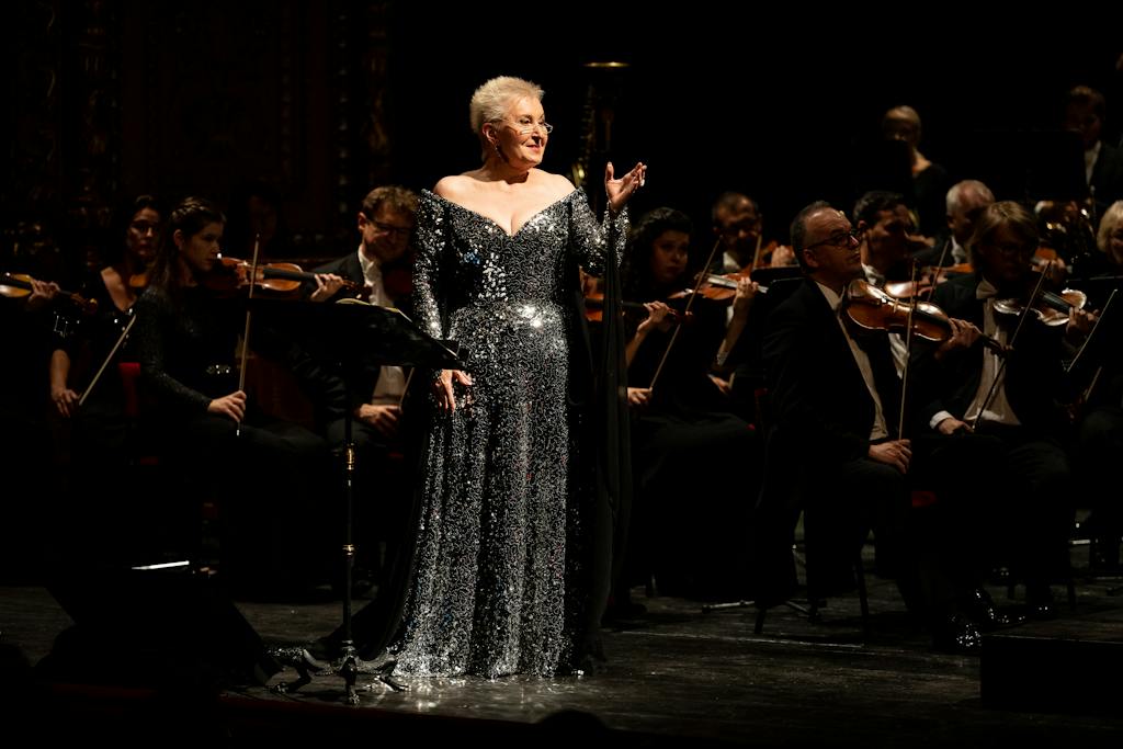 Opera ND I Leoš Janáček: Věc Makropulos: Eva Urbanová (Emilia Marty), Orchestr Národního divadla – foto: Zdeněk Sokol
