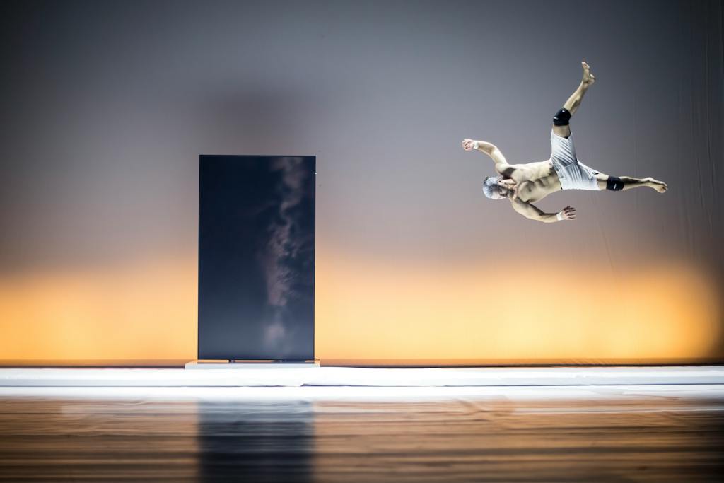 Laterna magika | Land of Body: Jindřich Panský (Acrobat) - foto: Vojtěch Brtnický