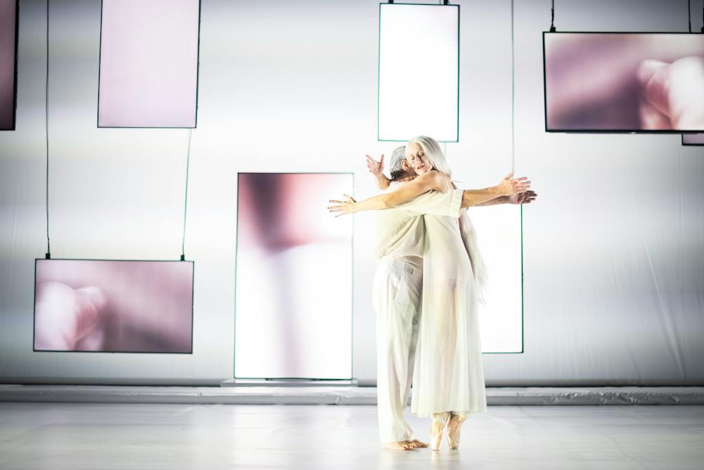 Laterna magika | Land of Body: Josef Kotěšovský (Old Dancer), Zuzana Hrzalová (Ballerina) - foto: Vojtěch Brtnický