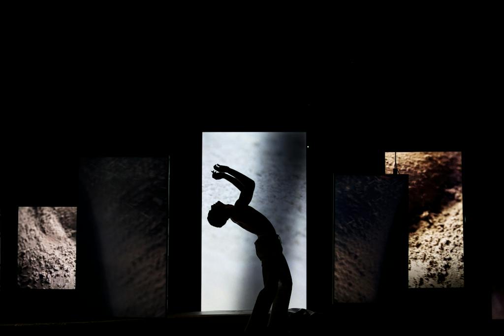 Laterna magika | Land of Body: Kristián Mensa (Young Dancer) - foto: Vojtěch Brtnický