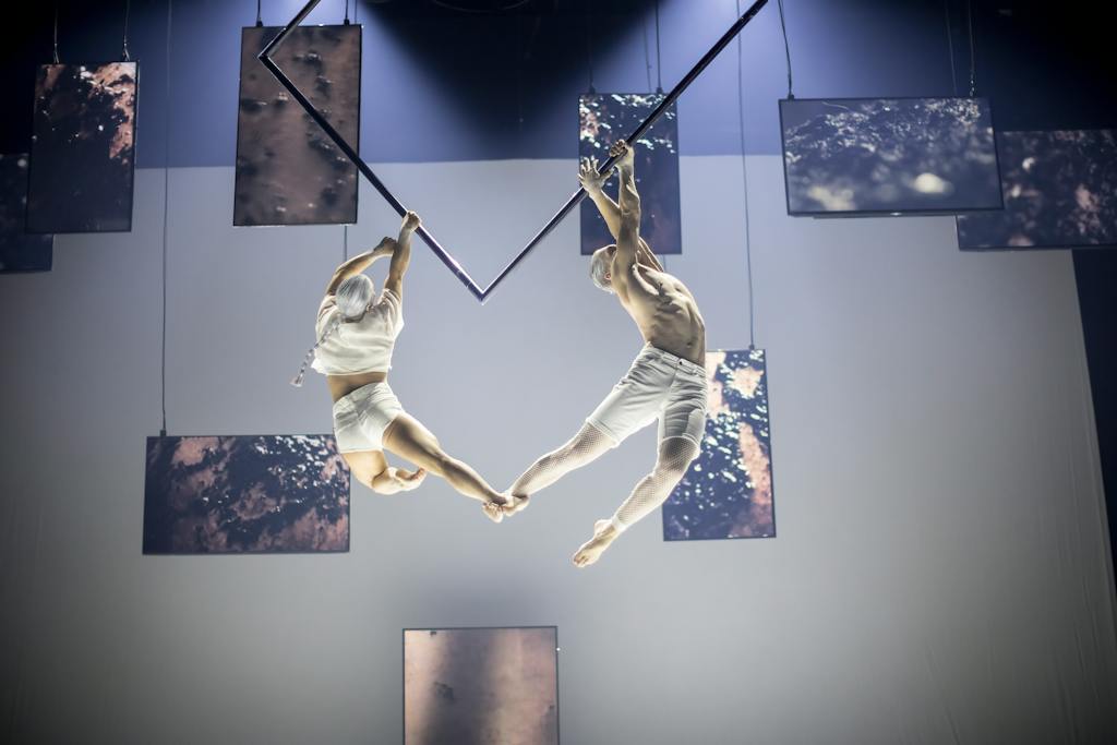 Laterna magika | Land of Body: Lukáš Macháček (Aerial Acrobat) , Martina Illichová (Aerial Acrobat) - foto: Vojtěch Brtnický