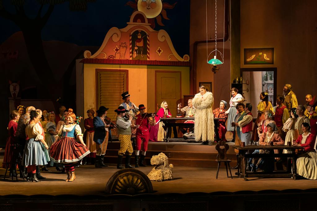 Opera ND I Čert a Káča: Jana Kurucová (Káča), Aleš Briscein (Ovčák Jirka), Sbor Národního divadla – foto: Zdeněk Sokol