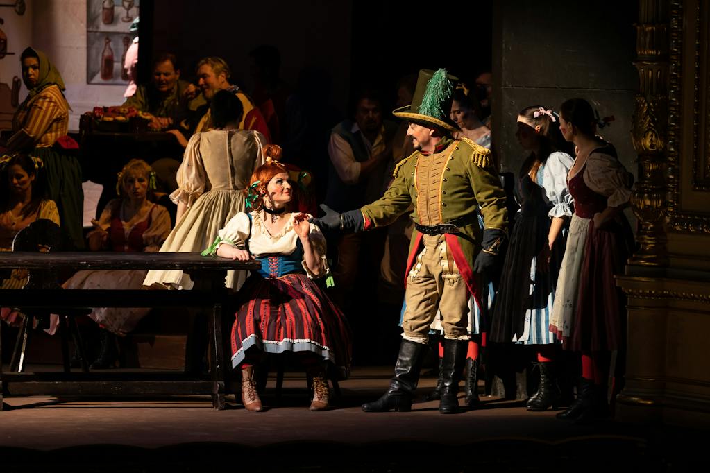 Opera ND I Čert a Káča: Jana Kurucová (Káča), Daniel Čapkovič (Čert), Sbor Národního divadla – foto: Zdeněk Sokol