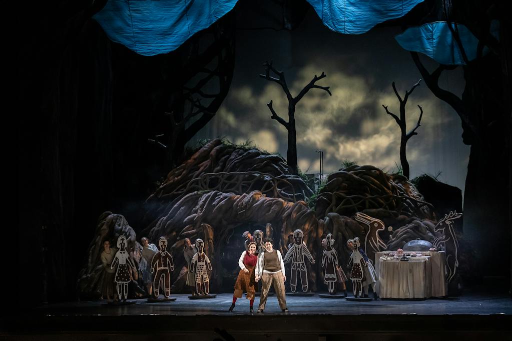 State Opera I Hänsel und Gretel: Jana Sibera (Gretel), Michaela Zajmi (Hänsel), Prague Philharmonic Children's Choir – photo: Zdeněk Sokol