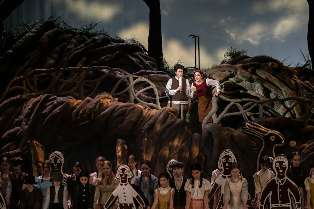State Opera I Hänsel und Gretel: Michaela Zajmi (Hänsel), Jana Sibera (Gretel), – photo: Zdeněk Sokol