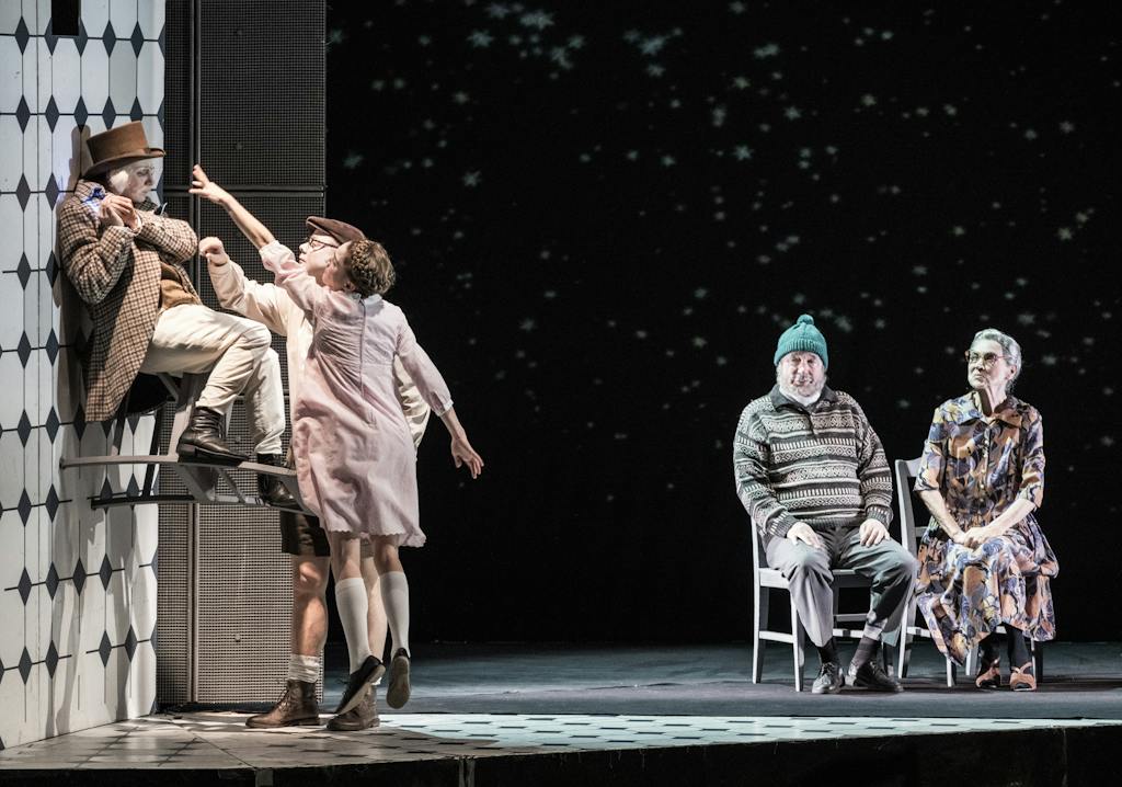 Modrý pták – Jindřiška Dudziaková, Filip Kaňkovský, Pavlína Štorková, Vladislav Beneš, Johanna Tesařová (foto: Pavel Nesvadba)
