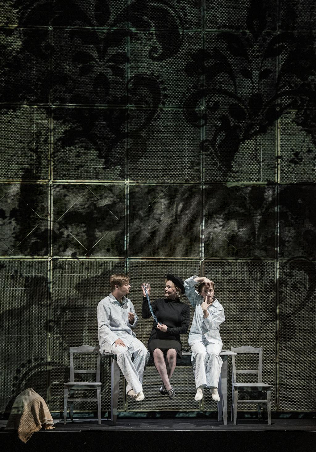 Modrý pták – Filip Kaňkovský, Lucie Juřičková,  Pavlína Štorková (foto: Pavel Nesvadba)