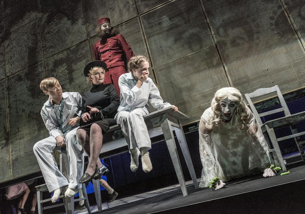 Modrý pták – Filip Kaňkovský, Lucie Juřičková, Pavel Batěk, Pavlína Štorková, Radúz Mácha (foto: Pavel Nesvadba)