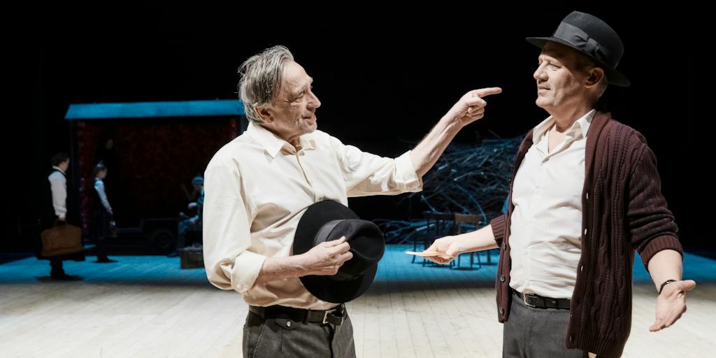 Činohra | Naši furianti: Ondřej Pavelka (Jakub Bušek), David Matásek (Filip Dubský)– foto: Martin Špelda