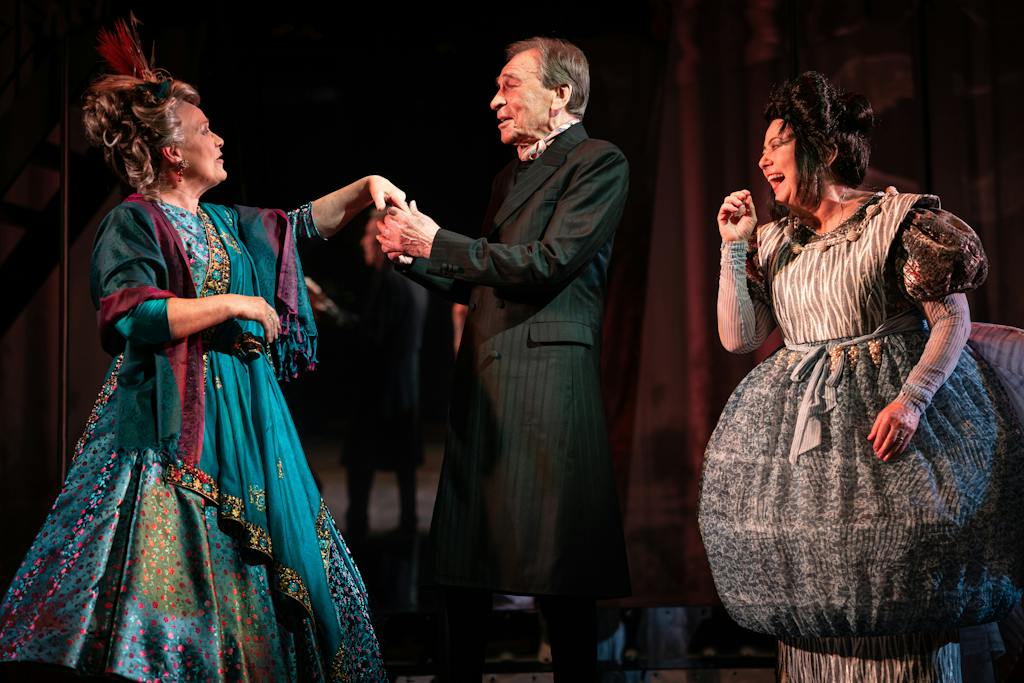 Činohra | Nebezpečné známosti – oblékaná zkouška: Jana Preissová (Madame de Valois), František Němec (Hrabě de Gercourt), Jana Boušková (Madame de Foix) – foto: Pavel Hejný