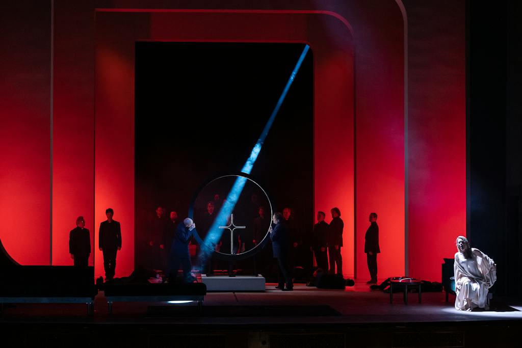 Opera ND I Armida: Alžběta Poláčková (Armida), Sbor Národního divadla– foto: Zdeněk Sokol