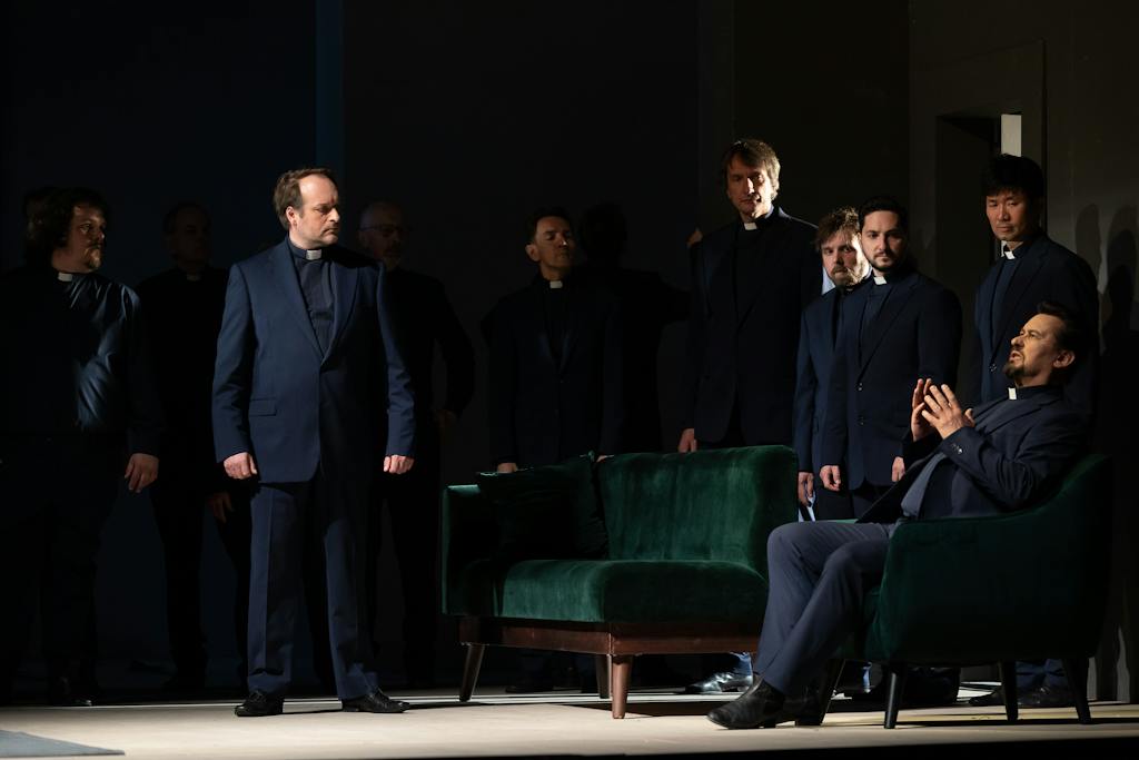 Opera ND I Armida (zkouška): Martin Šrejma (Sven), Martin Bárta (Bohumír), Sbor Národního divadla – foto: Zdeněk Sokol