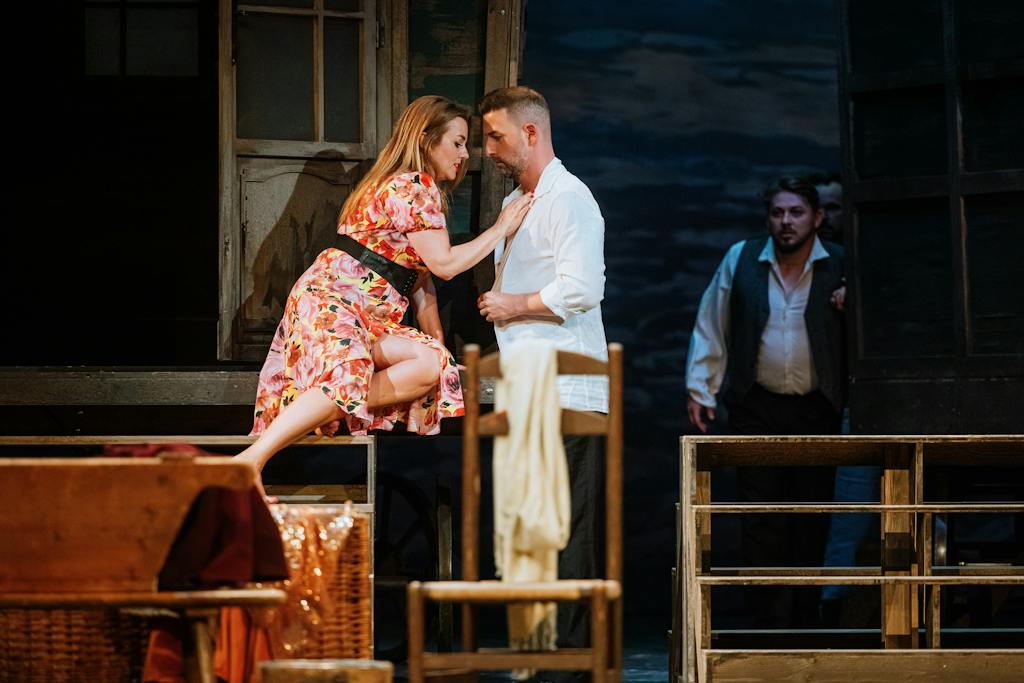 Státní opera I Komedianti: Jana Sibera (Nedda), Csaba Kotlár (Silvio), Denys Pivnickij (Canio) – foto: Jan Hromádko