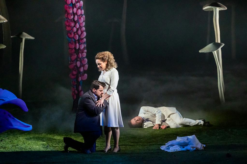 NT Opera I Le nozze di Figaro: Jiří Brückler (Count Almaviva), Ralitsa Ralinova (Susanna), Michal Marhold (Figaro) – photo: Zdeněk Sokol