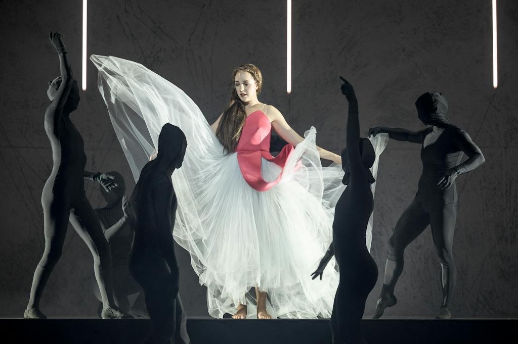 Činohra | Kráska a zvíře: Denisa Barešová (Kráska) – foto: Petr Neubert