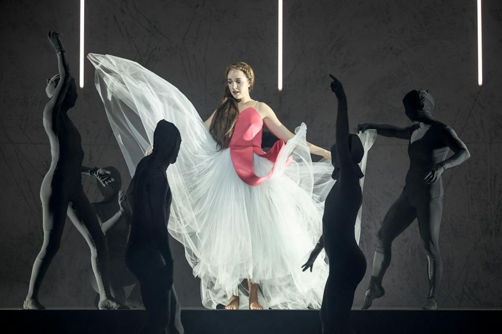 Činohra | Kráska a zvíře: Denisa Barešová (Kráska) – foto: Petr Neubert