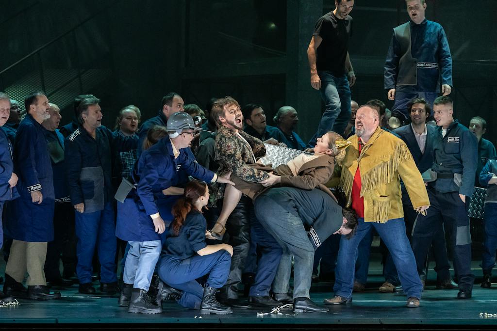 Státní opera I Lady Macbeth Mcenského újezdu: Denys Pivnickij (Sergej), , Sbor Státní opery, Balet Opery Národního divadla – foto: Zdeněk Sokol