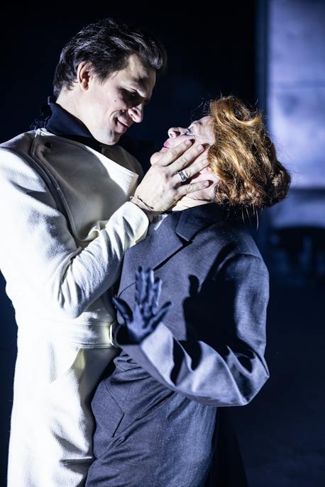 Drama | Hamlet: Igor Orozovič (Claudius), Taťjana Medvecká (Gertrude) – photo: Pavel Hejný